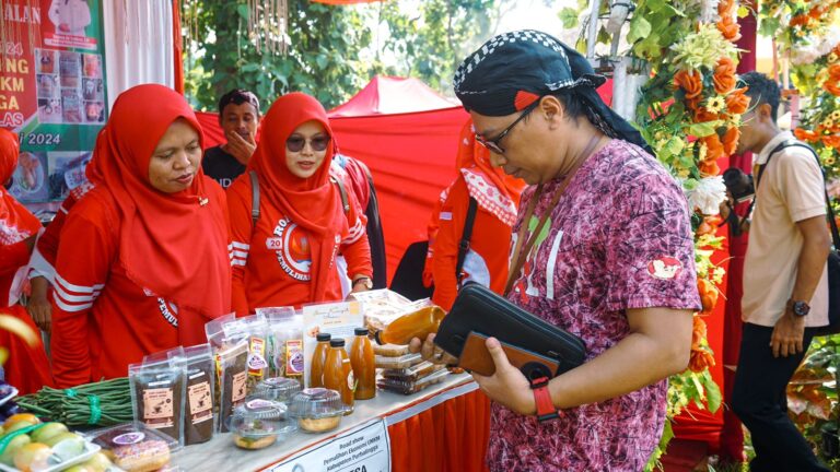 Kain-Tenun-Tumanggal-Kebanggaan-Purbalingga-yang-Mendunia4