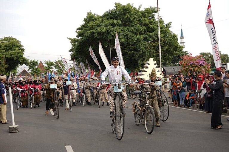 karnaval-sepeda-tua