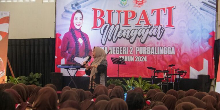 Bupati-Tiwi-Tekankan-Pentingnya-Empat-Pilar-Kebangsaan-di-SMAN-2-Purbalingga-1280x640