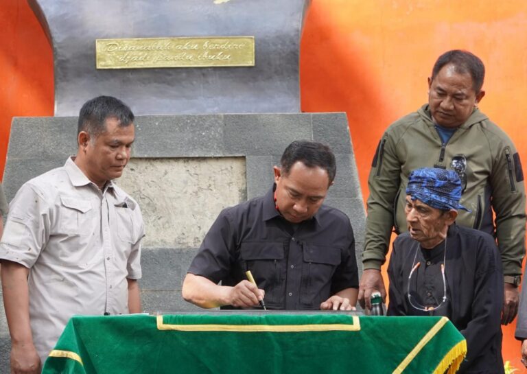 aef47c9c41d9038cfe8f38881bdeac14