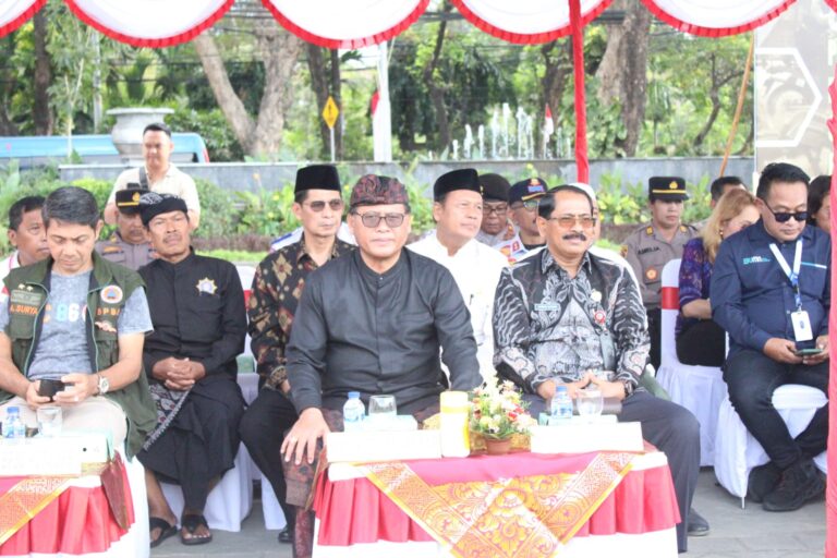 Berita_242308080840_sekda-alit-wiradana-hadiri-apel-gelar-pasukan-operasi-mantap-praja-agung-2024