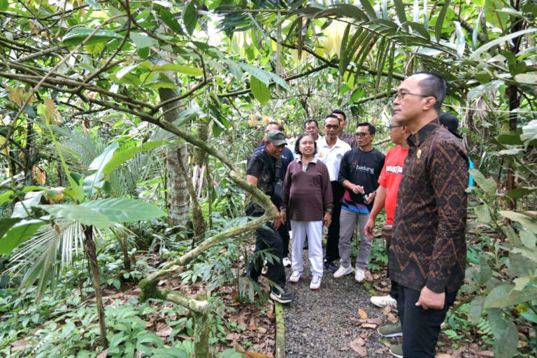 Tinjau Desa Wisata Sulangai (3)