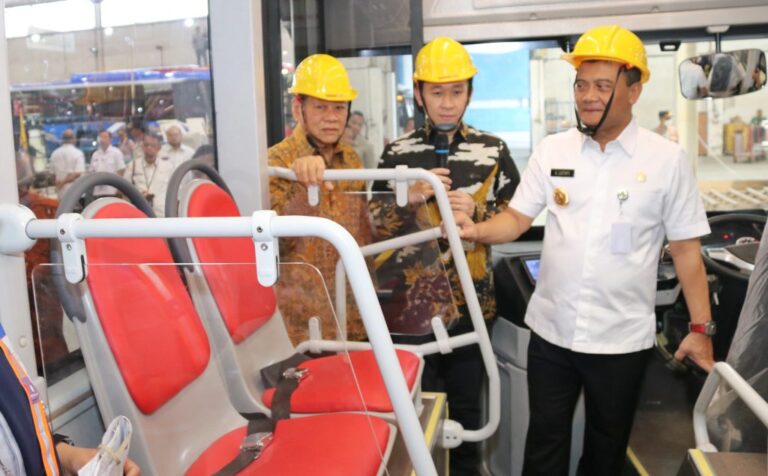 Ekspor-Bus-Karoseri-Laksana2-1024x635