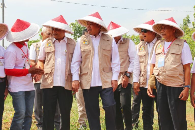 Gerakan-Masyarakat-Pemasangan-Tanda-Batas2