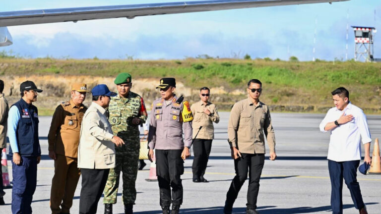 1053Screenshot_2025-12-01_at_11-11-52_Presiden_Prabowo_Tiba_di_Tapanuli_Tengah_Pastikan_Penanganan_Cepat_untuk_Warga_Terdampak_Banjir