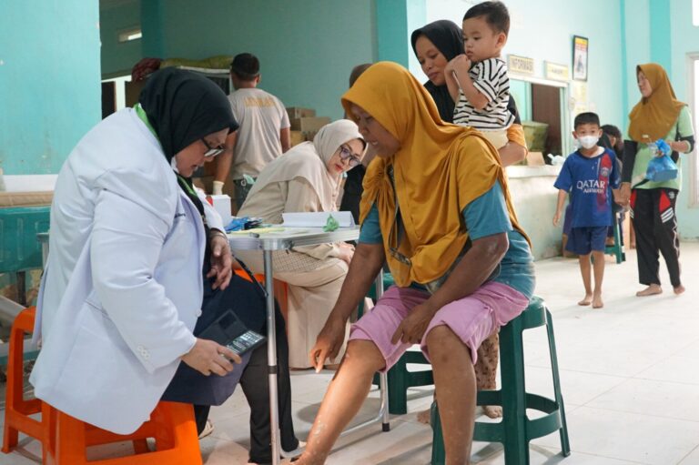 3) RS Adam Malik mendukung penuh pemulihan layanan RSUD Aceh Tamiang, termasuk dengan mengirim tim dokter spesialis untuk layanan poliklinik
