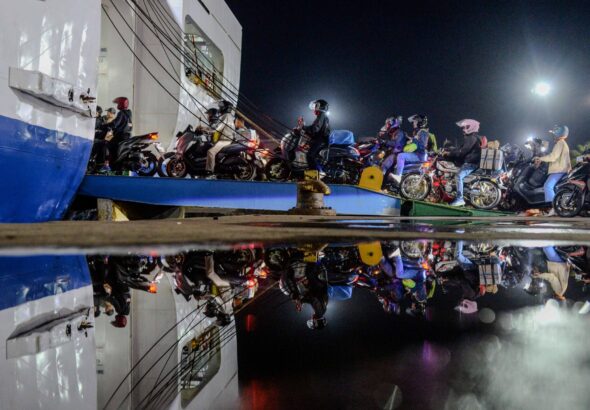 antarafoto-puncak-arus-mudik-motor-di-pelabuhan-ciwandan-1774220809