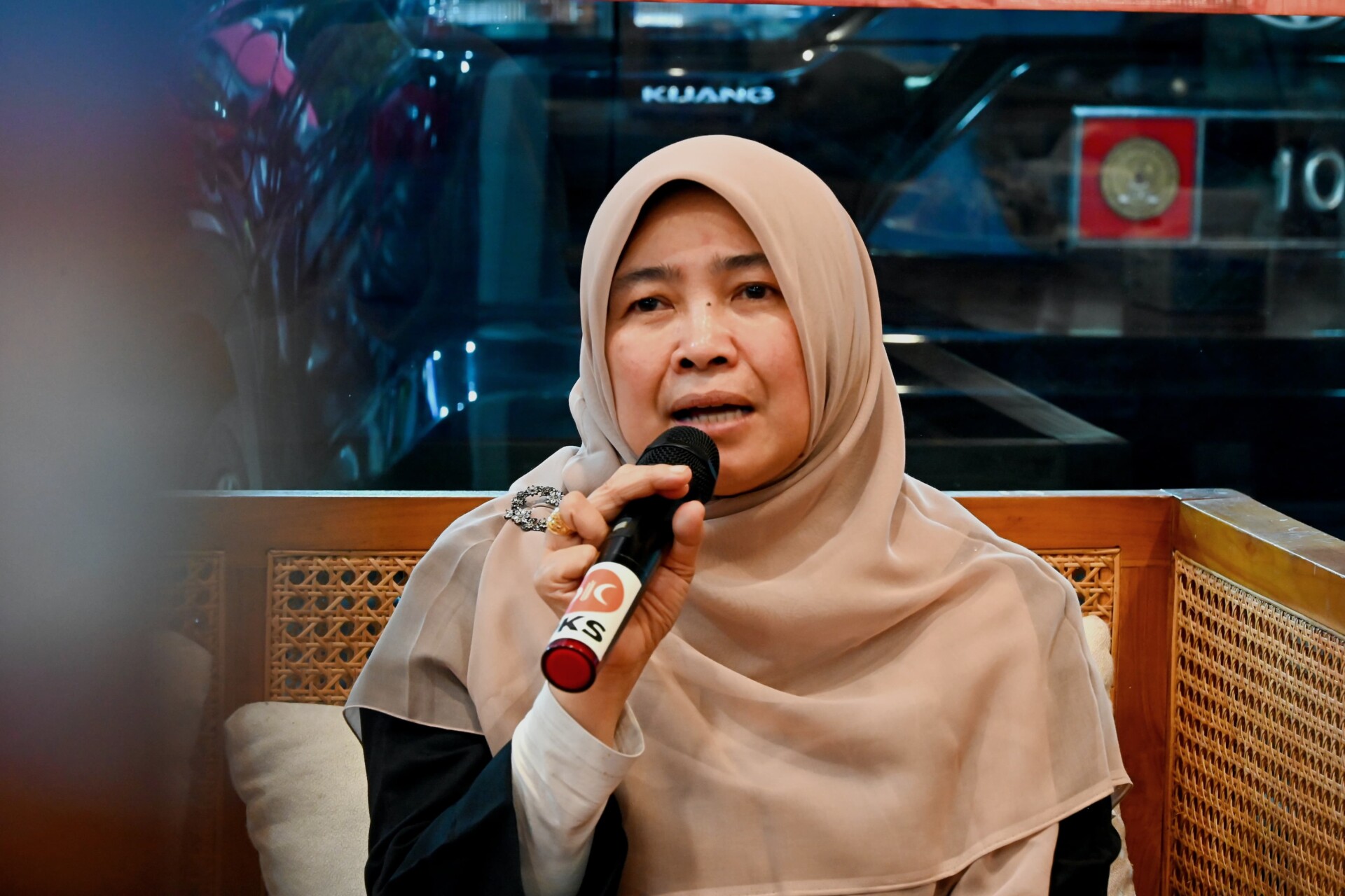 Wakil_Ketua_Komisi_X_DPR_RI__Kurniasih_Mufidayat__saat_melakukan_dialog_dengan_wartawan_media_nasion20260503130507